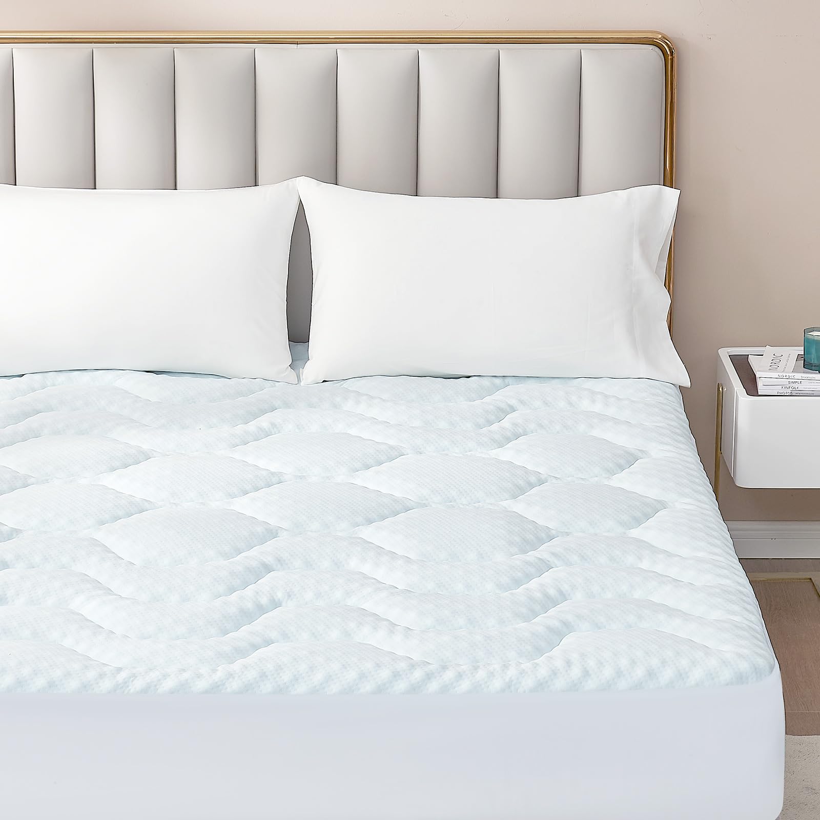 EHEYCIGA Memory Foam Mattress Topper Double Bed, Gel Mattress Pad with Extra Deep Pocket, Breathable Mattress Cover, 135x190x3cm, White